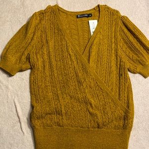 Mustard Short sleeve top. Sweater material